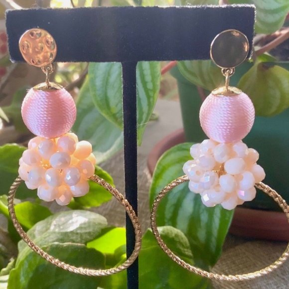 Lilly Pulitzer NWT 🩷CALIENTE  BEADED HOOPS EARRINGS⭐️ Lightweight Pierced - Picture 4 of 6